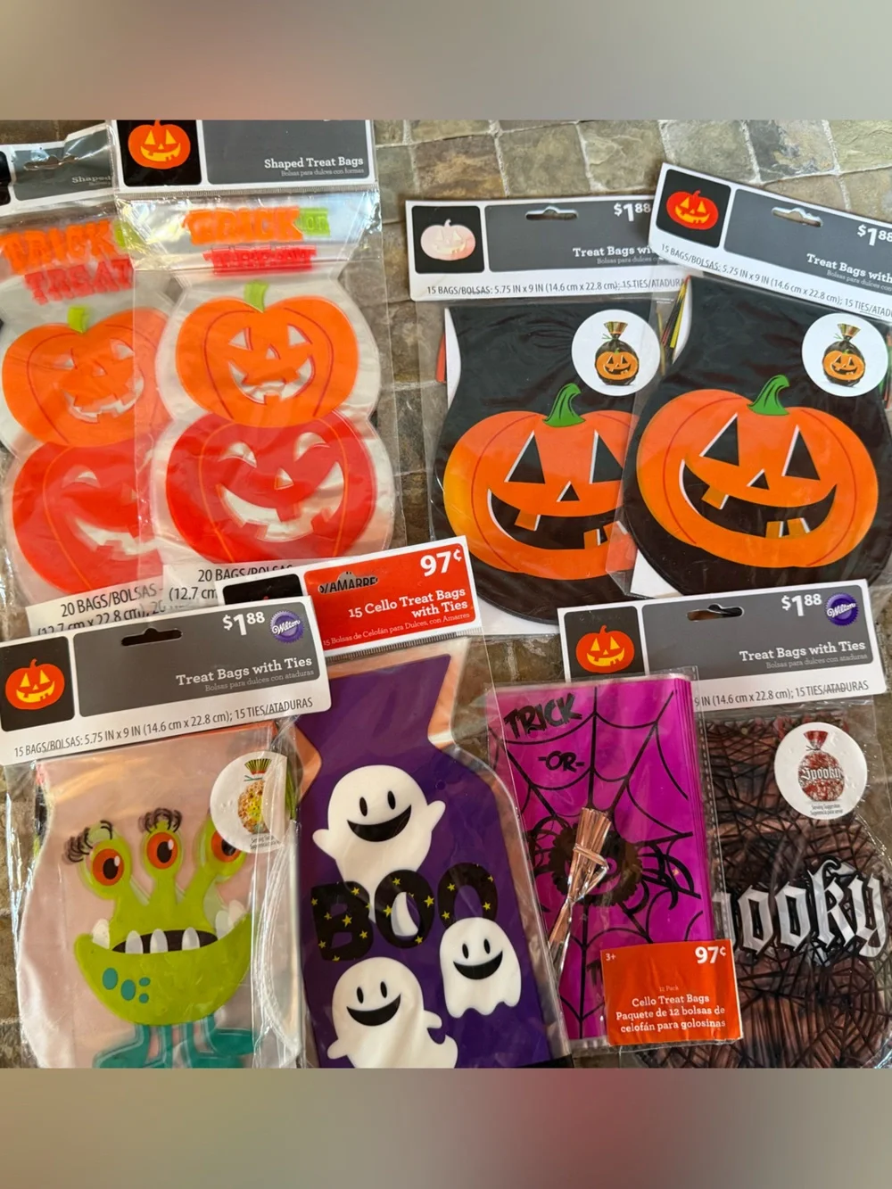 8 packets of Halloween treat bag